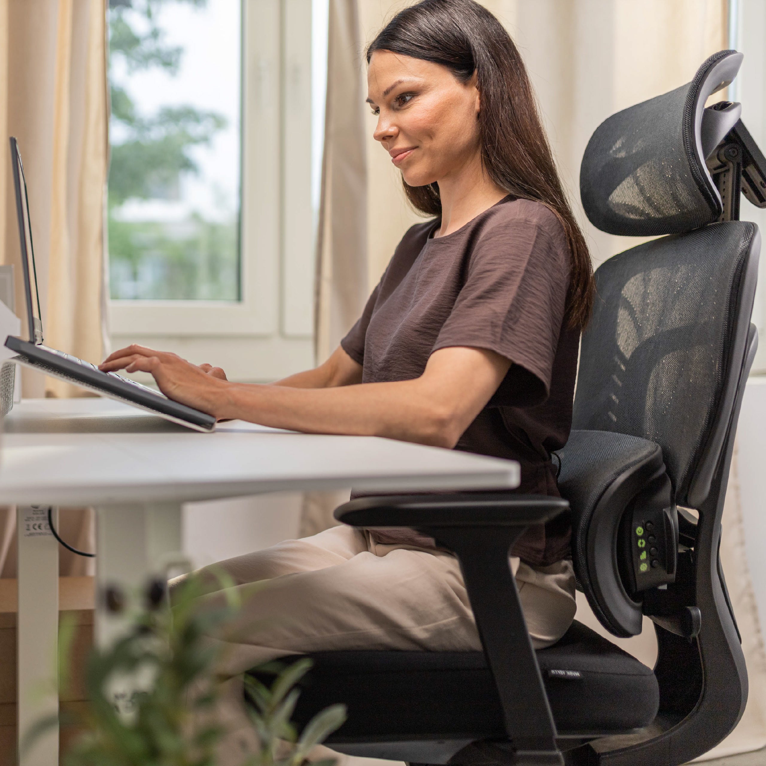 Fotel ergonomiczny z masażem Mark Adler Leadpro 8.7 Black
