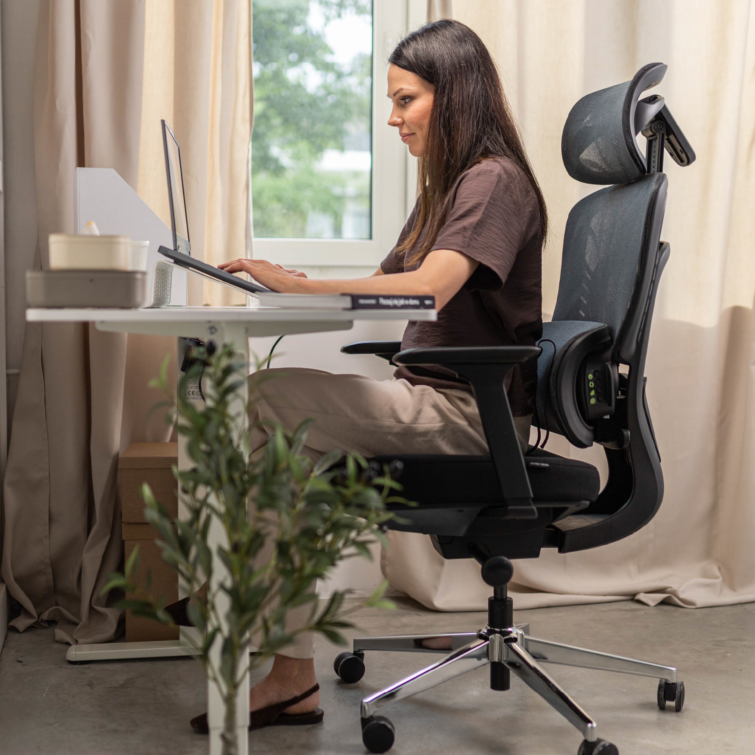 Fotel ergonomiczny z masażem Mark Adler Leadpro 8.7 Black
