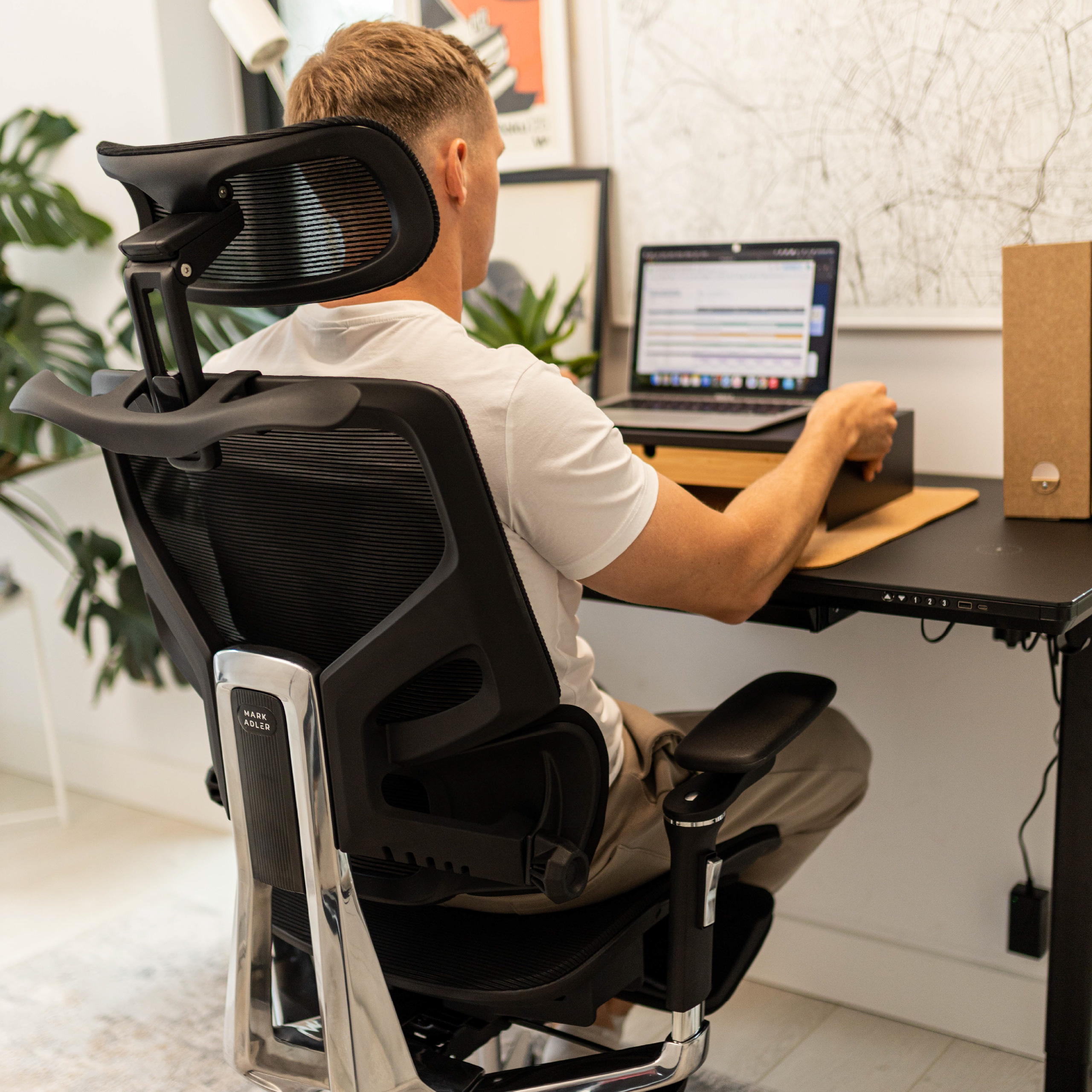 Biurko Leader 8.2 w pokoju